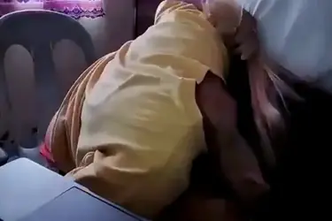 Tante Gembrot Cari Keringat di Rumah